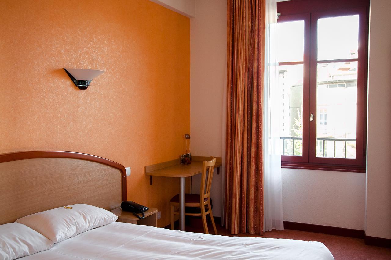 Logis Hotel Du Commerce Volvic Exterior foto